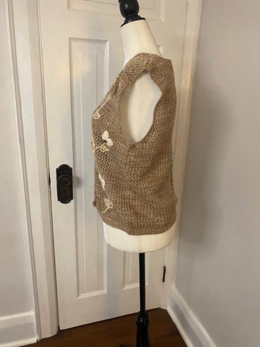 VTG Knit Vest Beaded embroidery Floral Brown Grandmacore Size Small - Picture 2 of 15